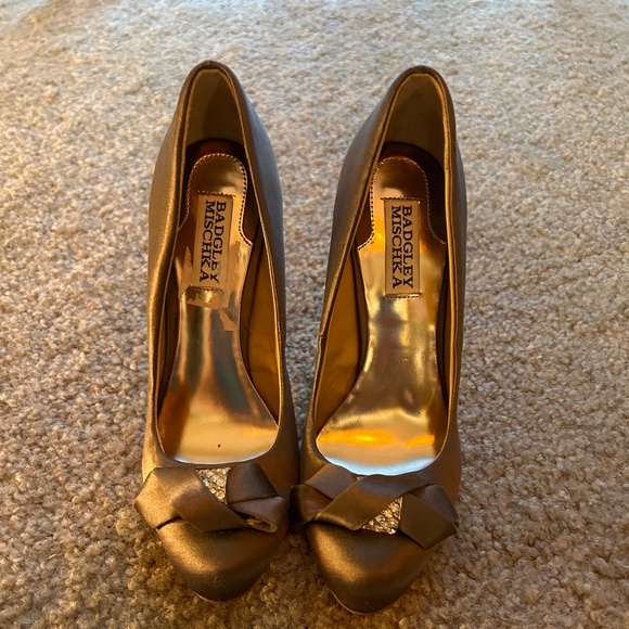 Badgley Mischka Mocha Brown Satin Pumps With Bow and Crystal Toe Size 6.5 - Picture 5 of 10
